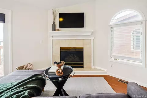 Living - 54 Wright Ct, Lakewood, CO 80228 photo 3 of 4