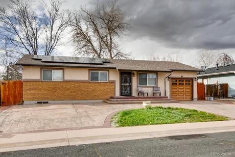 5137 Carson St, Denver, CO 80239 photo 1