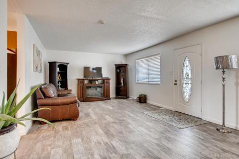 5137 Carson St, Denver, CO 80239 photo 2