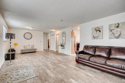 5137 Carson St, Denver, CO 80239 photo 3