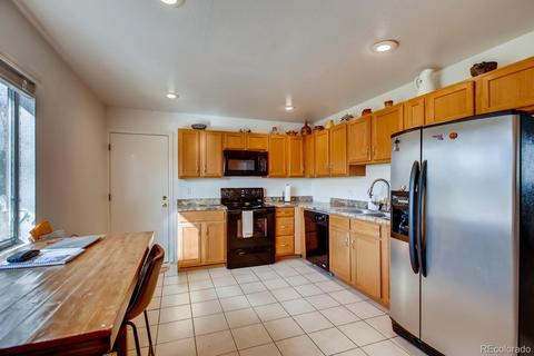 5137 Carson St, Denver, CO 80239 photo 4