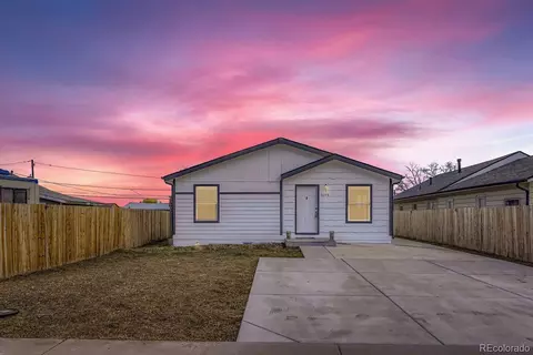 8048 N Jasmine St W, Dupont, CO 80024