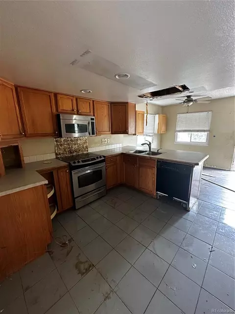 18893 E Mexico Dr, Aurora, CO 80017 photo 3