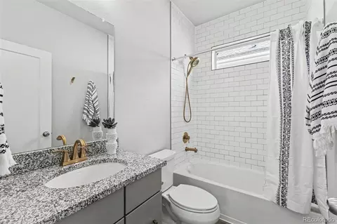 Bath - 9982 E 60th Ave, Denver, CO 80238 photo 3 of 4