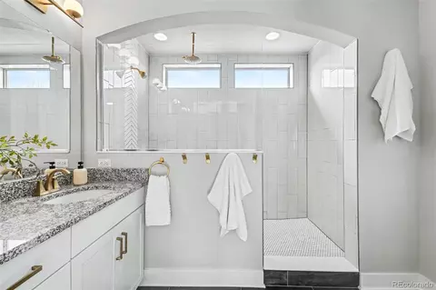 Bath - 9982 E 60th Ave, Denver, CO 80238 photo 1 of 4