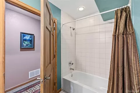 Bath - 640 Meisel Dr, Keystone, CO 80435 photo 5 of 6