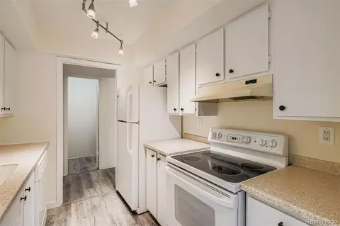 Kitchen - 7255 E Quincy Ave #403, Denver, CO 80237 photo 3 of 4