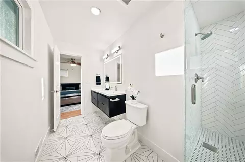 Bath - 4860 E Harvard Ln, Denver, CO 80222 photo 2 of 7