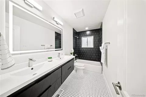 Bath - 4860 E Harvard Ln, Denver, CO 80222 photo 3 of 7