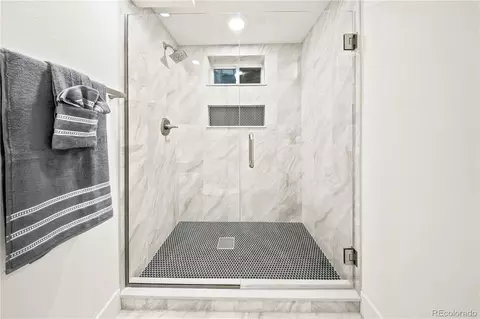Bath - 4860 E Harvard Ln, Denver, CO 80222 photo 6 of 7