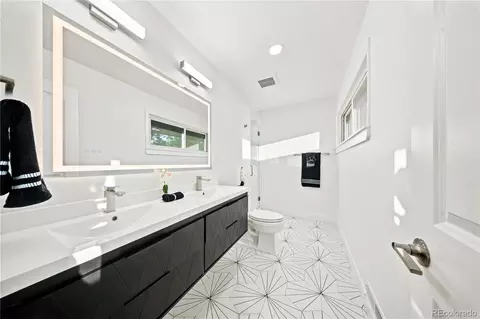 Bath - 4860 E Harvard Ln, Denver, CO 80222 photo 1 of 7