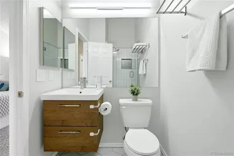Bath - 16921 E Chenango Ave #C, Aurora, CO 80015 photo 1 of 4