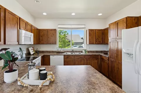 Kitchen - 727 Elk Mountain Dr, Windsor, CO 80550 photo 3 of 6