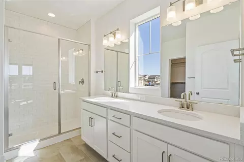 Bath - 21062 E 63rd Dr, Aurora, CO 80019 photo 2 of 4