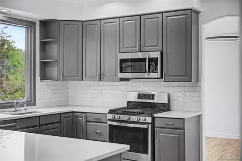 Kitchen - 4624 S Hampton Cir, Boulder, CO 80301 photo 4 of 5
