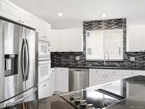 Kitchen - 14044 E Temple Dr, Aurora, CO 80015 photo 3 of 6