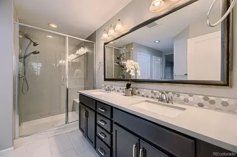 Bath - 24573 E Mineral Dr, Aurora, CO 80016 photo 2 of 5