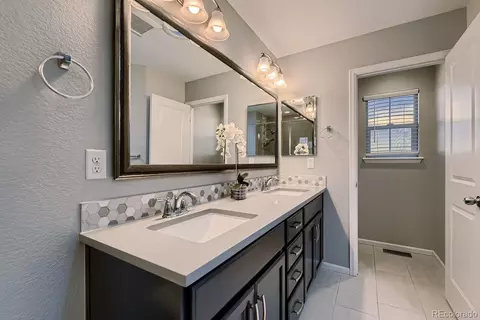 Bath - 24573 E Mineral Dr, Aurora, CO 80016 photo 3 of 5