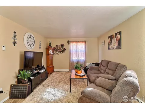 810 38th St, Evans, CO 80620 photo 4