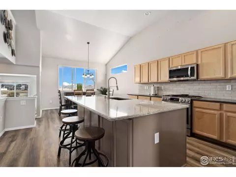 652 Park Edge Cir, Windsor, CO 80550 photo 2