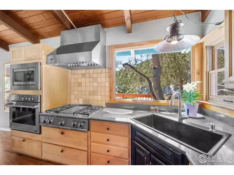 82 Mirror Lake Ct, Lyons, CO 80540 photo 9