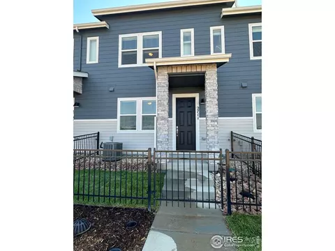 2711 Bear Springs Cir, Longmont, CO 80503