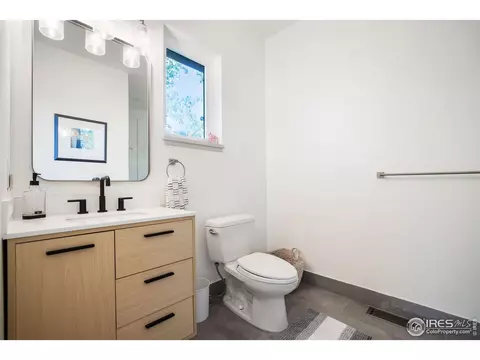 Bath - 2870 18th St, Boulder, CO 80304 photo 3 of 4