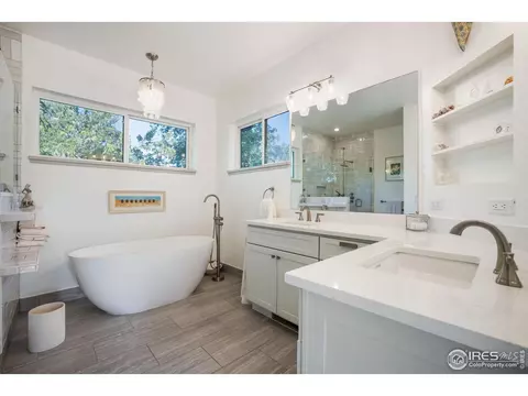 Bath - 2870 18th St, Boulder, CO 80304 photo 2 of 4