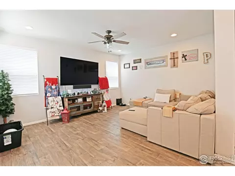 15997 Elk Pl, Denver, CO 80239 photo 5