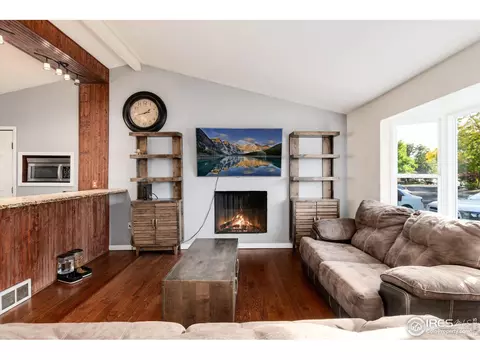 669 Buchanan Ln, Longmont, CO 80504
