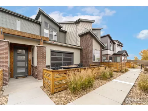 19581 E Sunset Cir, Centennial, CO 80015 photo 2