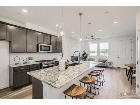 2721 Bear Springs Cir, Longmont, CO 80503