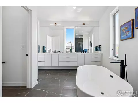 Bath - 2125 Vine Ave, Boulder, CO 80304 photo 2 of 8