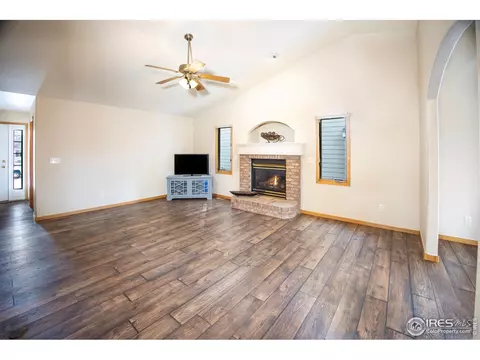 898 N 4th St, Johnstown, CO 80534 photo 4