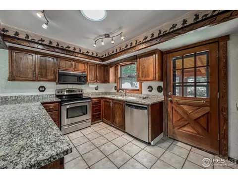 135 Lake Dr, Lyons, CO 80540 photo 3