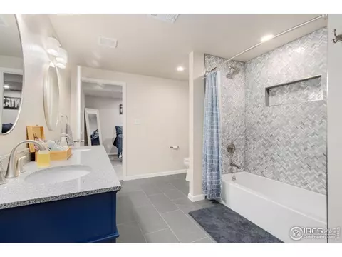 Bath - 719 Wagon Bend Rd, Berthoud, CO 80513 photo 5 of 6