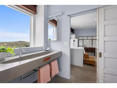 Bath - 1440 Reed Ranch Rd, Boulder, CO 80302 photo 2 of 5