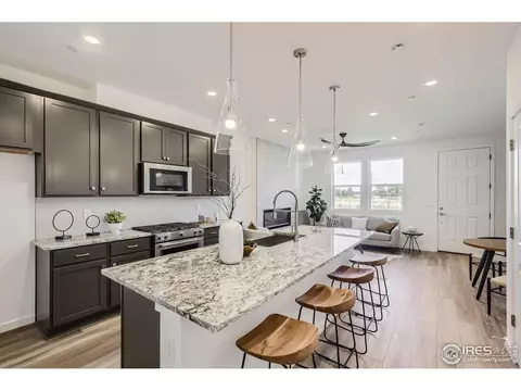 2729 Bear Springs Cir, Longmont, CO 80503