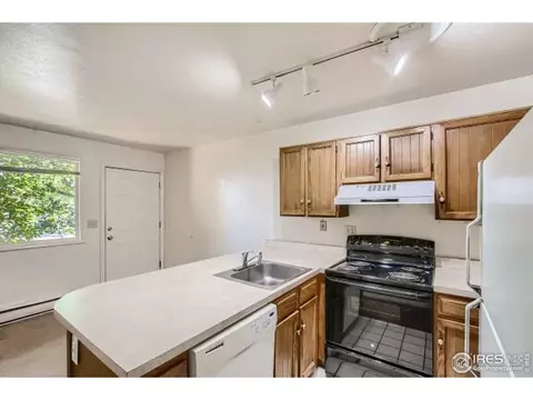 Kitchen - 3600 Hayden Pl, Boulder, CO 80301 photo 2 of 2