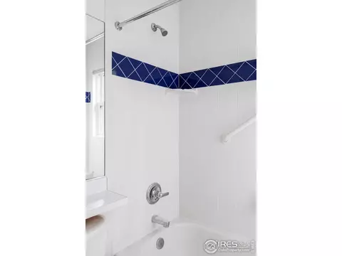 Bath - 910 Kalmia Ave, Boulder, CO 80304 photo 7 of 7