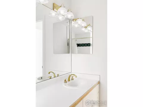 Bath - 910 Kalmia Ave, Boulder, CO 80304 photo 6 of 7