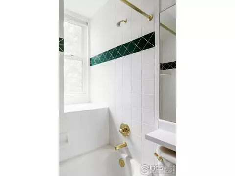 Bath - 910 Kalmia Ave, Boulder, CO 80304 photo 4 of 7