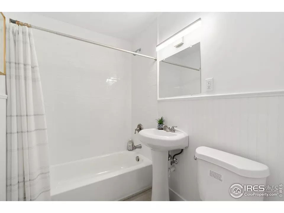 Bath - 2749 S Glencoe St, Denver, CO 80222 photo 2 of 2