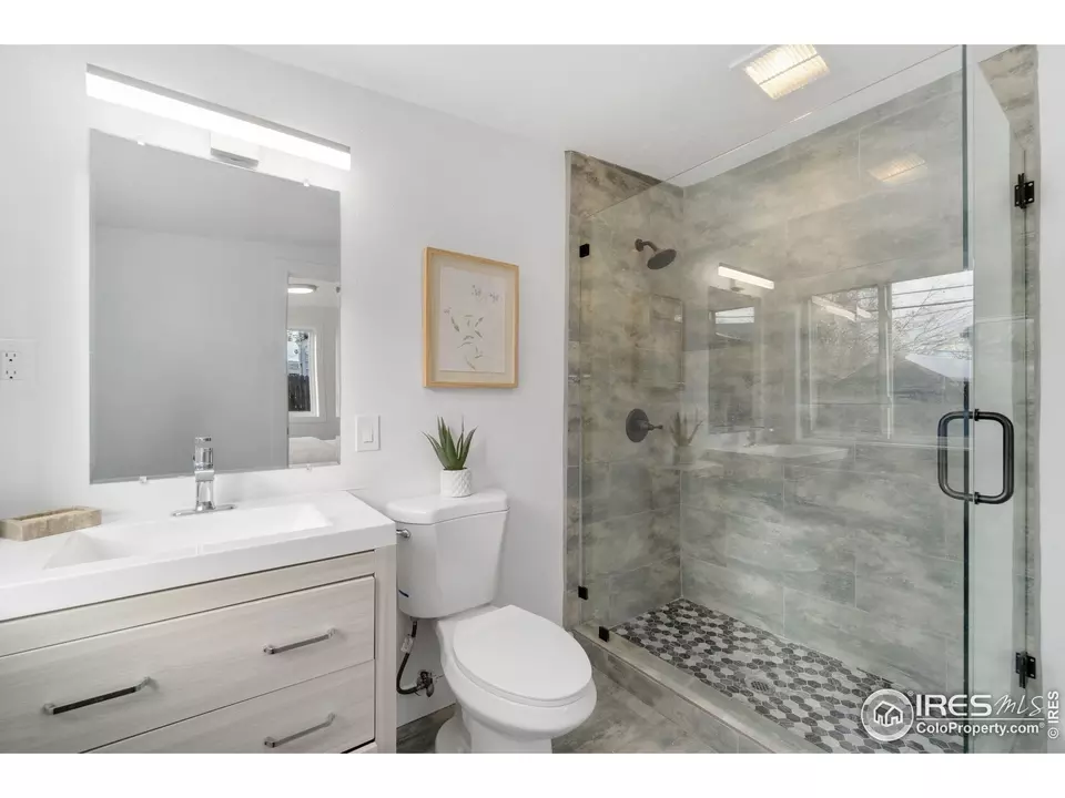 Bath - 2749 S Glencoe St, Denver, CO 80222 photo 1 of 2