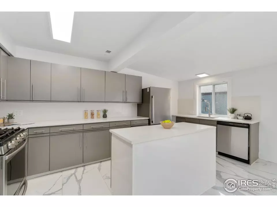 Kitchen - 2749 S Glencoe St, Denver, CO 80222 photo 5 of 6