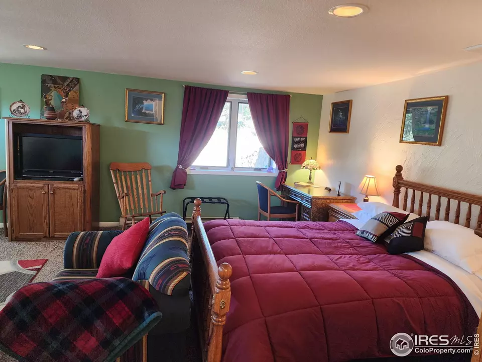 Bedroom - 88 Pinyon Trl, Estes Park, CO 80517 photo 2 of 7
