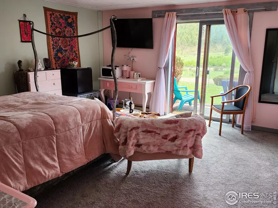 Bedroom - 88 Pinyon Trl, Estes Park, CO 80517 photo 5 of 7