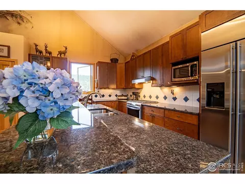 Kitchen - 237 Puma Dr, Boulder, CO 80302 photo 4 of 5