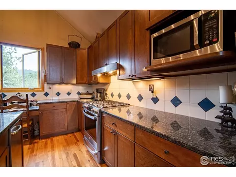 Kitchen - 237 Puma Dr, Boulder, CO 80302 photo 3 of 5
