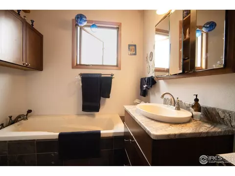 Bath - 237 Puma Dr, Boulder, CO 80302 photo 1 of 5